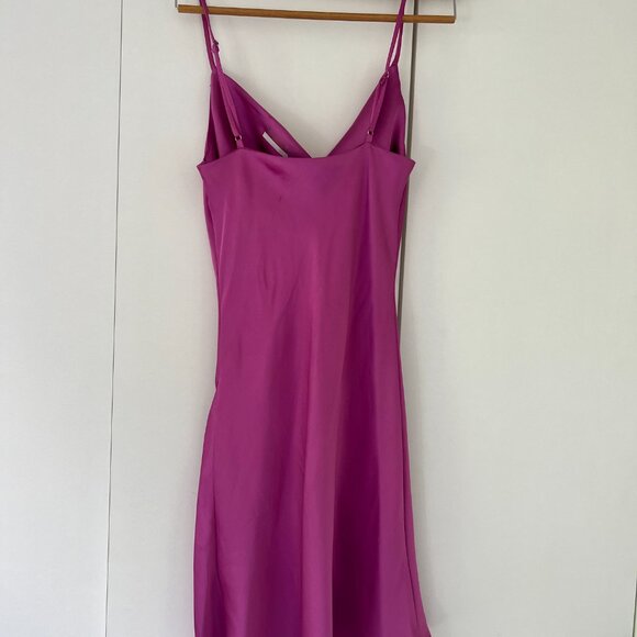 Cowl Neck short satin dress Dynamite - Picture 5 of 6